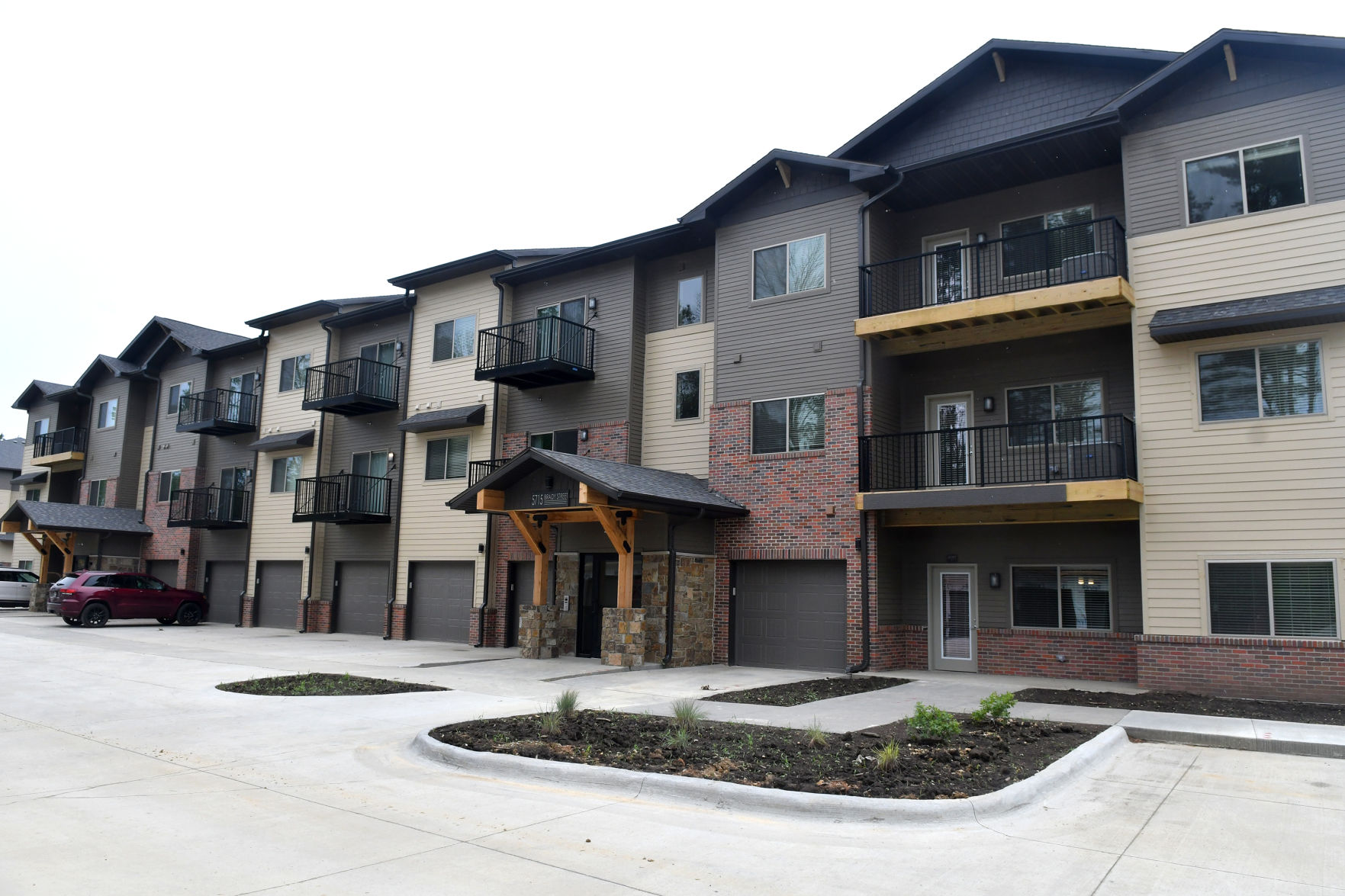 062320-qc-nws-apartments-063